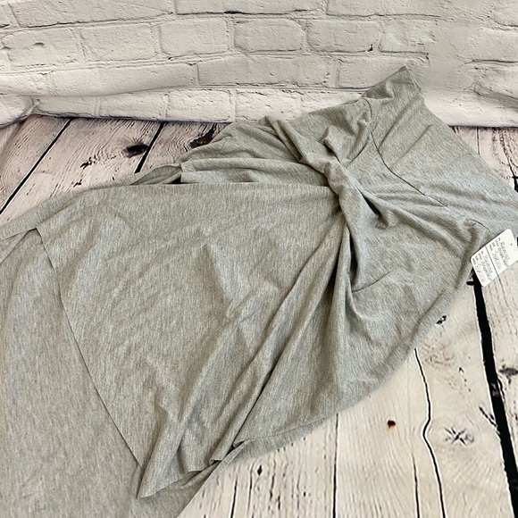 🆕 Gray Skirt - Picture 4 of 7